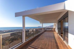 Nouvelle villa de luxe moderne avec vue sur la mer