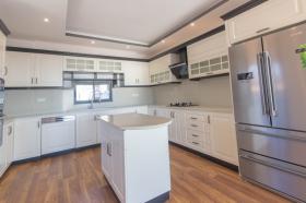 Nouvelle villa de luxe moderne avec vue sur la mer