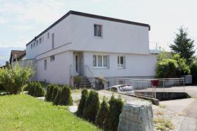 Vente d'un bâtiment résidentiel et commercial avec sauna et piscine intérieure