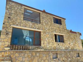 Maison en pierre avec vue imprenable