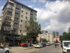 A vendre immeuble de 10 appartements et locaux commerciaux