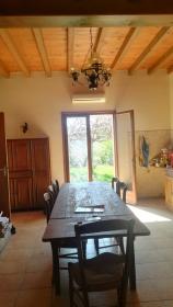 Villa à l'orée d'un village français à restaurer, très belle vue montagne