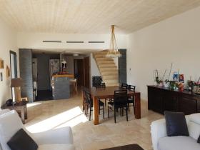 Villa moderne sur la Côte d'Azur avec vue mer