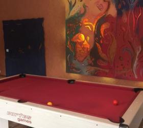 Propriété atypique exceptionnelle avec plusieurs bâtiments dans un parc arboré