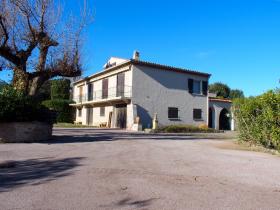 Propriété avec plusieurs maisons sur terrain de 5680 m2 à la plage de Pampelonne - opportunité