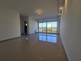 Appartement en Sainte-Maxime entièrement rénové situé en centre-ville