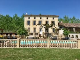 Propriété composée de 2 maisons avec des entrées séparées