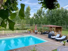 Propriété composée de 2 maisons avec des entrées séparées