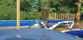 Villa rénovée dans secteur calme avec piscine et jacuzzi