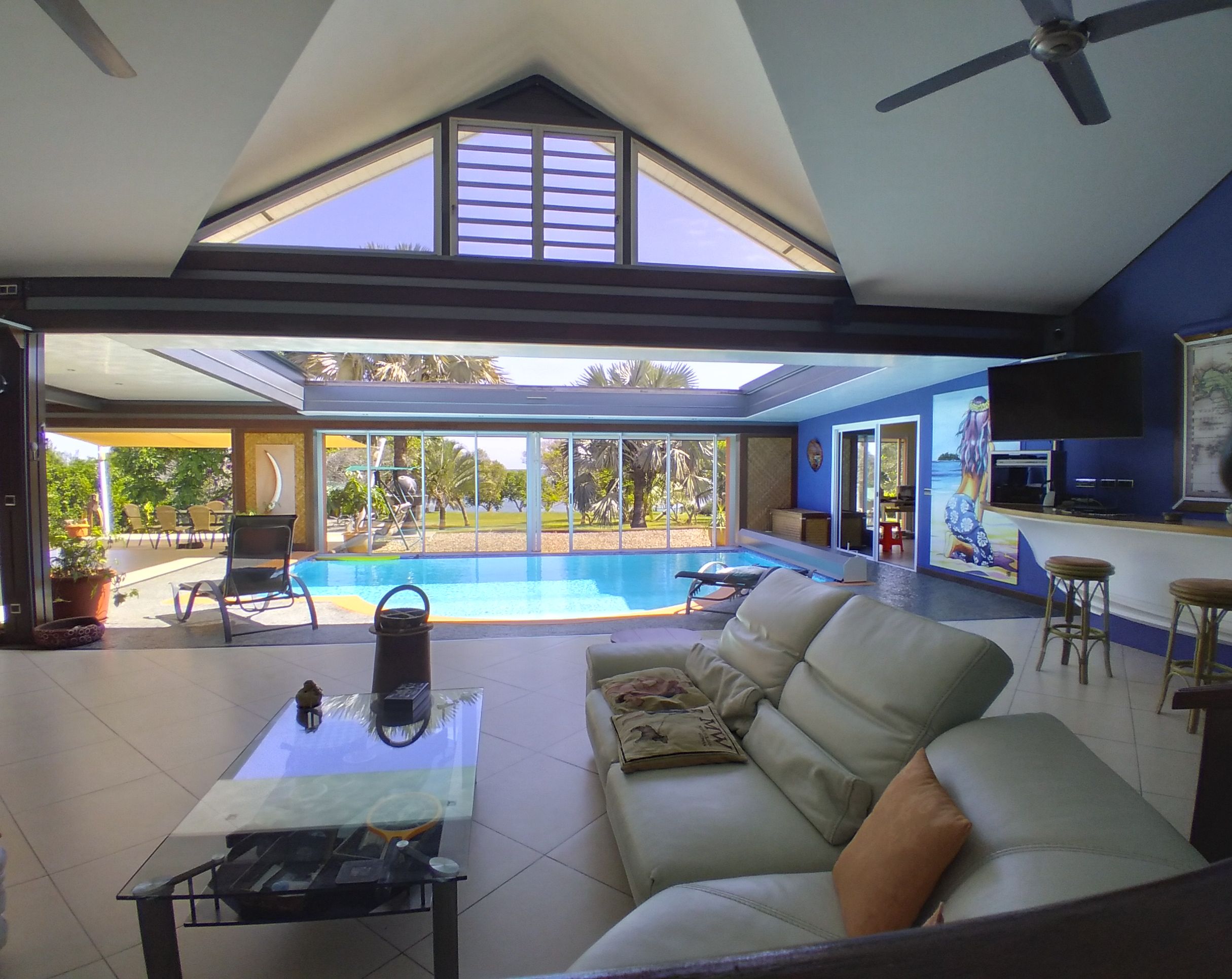 Luxueuse villa pieds dans l'eau