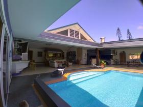 Luxueuse villa pieds dans l'eau