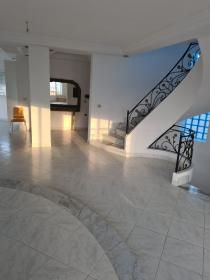 Luxueuse villa composée de 3 étages