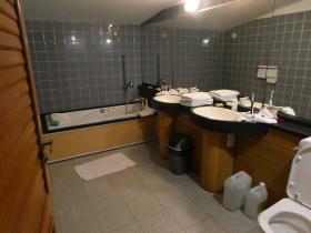 Immeuble de 4 étages et 21 appartements face à la mer