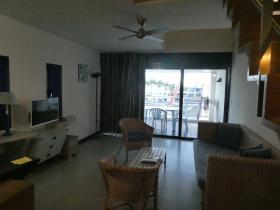 Immeuble de 4 étages et 21 appartements face à la mer