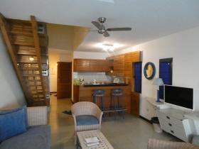 Immeuble de 4 étages et 21 appartements face à la mer