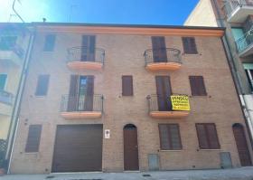 Maison bifamiliale neuve située dans le centre de Porto San Giorgio