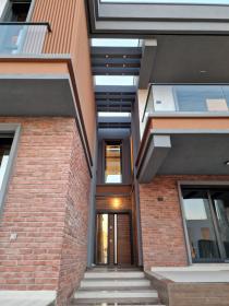 Villa 4+1 nouvellement meublée à vendre avec vue sur la mer Égée et les montagnes