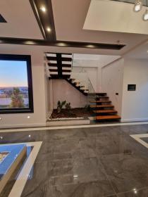 Villa 4+1 nouvellement meublée à vendre avec vue sur la mer Égée et les montagnes