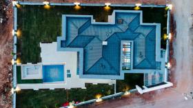 Villa 4+1 nouvellement meublée à vendre avec vue sur la mer Égée et les montagnes