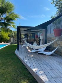 Belle villa avec piscine et vue sur les collines