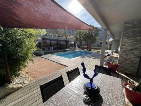 Belle villa avec piscine et vue sur les collines