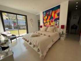 Belle villa avec piscine et vue sur les collines