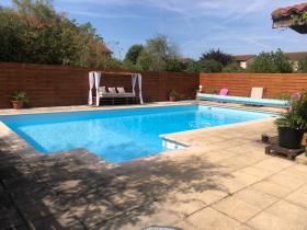 Villa dans un cadre résidentiel, calme à proximité du centre ville