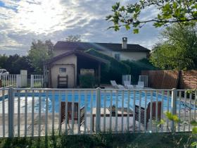 Villa dans un cadre résidentiel, calme à proximité du centre ville