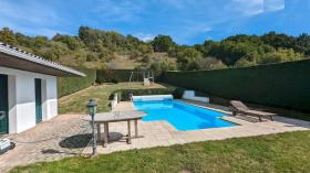 Grande maison de maitre avec piscine et dépendances