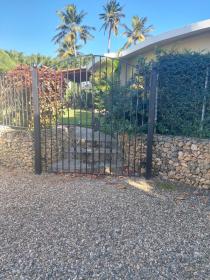 Maison à 5 min de la plage - lotissement avec commodités et sécurité 24h24 + 2 locaux commerciaux