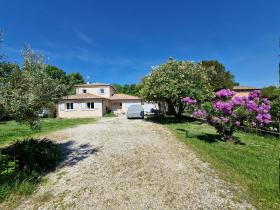 Charmante maison de type provençal avec piscine