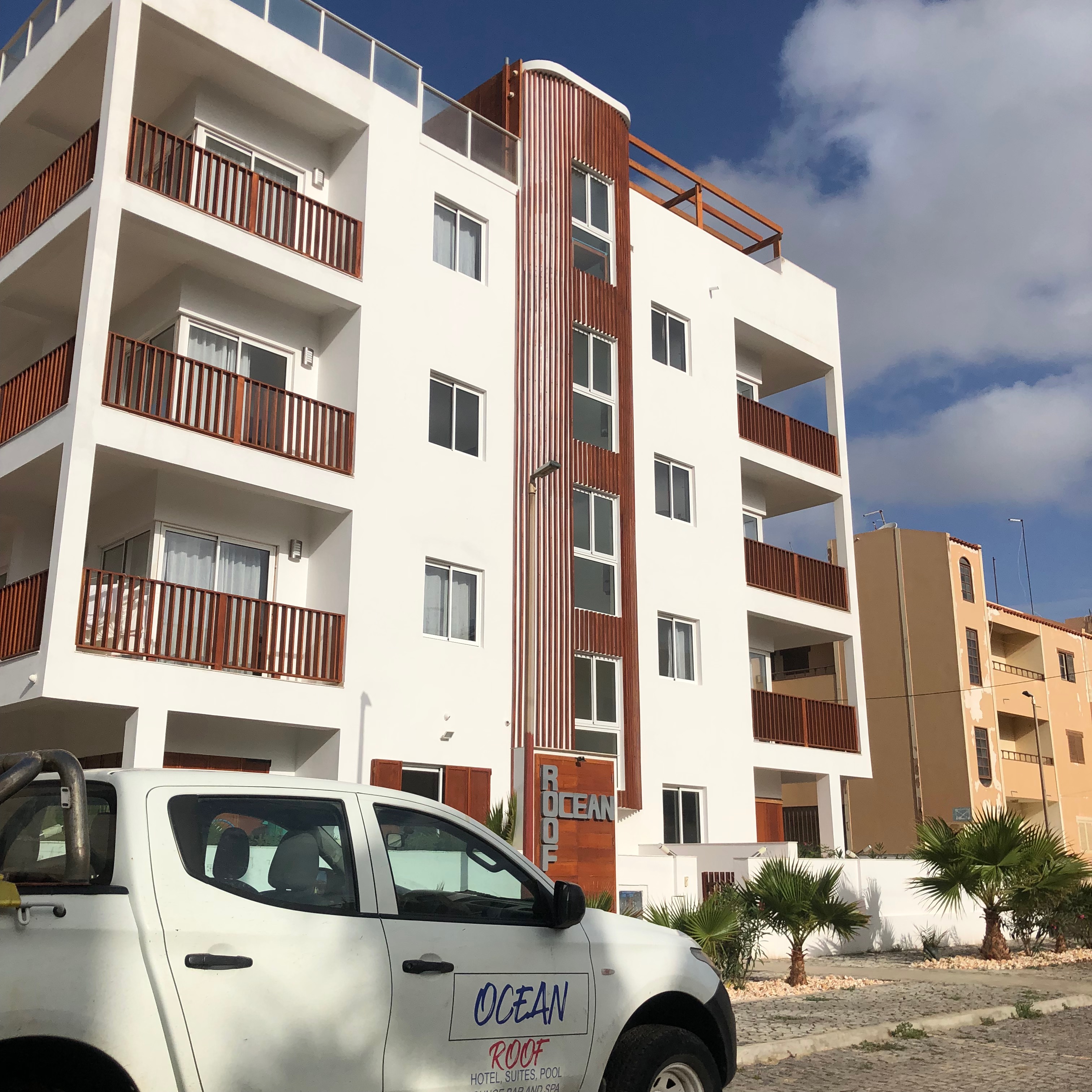 Ocean Roof Appart Hotel Immeuble de 5 étages avec 16 appartements