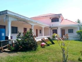 Terrain avec maison à vendre situé à Foulpointe