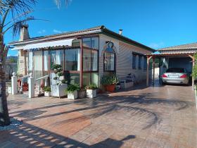 Chalet avec une grande piscine à Miami Plata