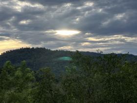 Grande propriété avec vue sur la forêt de Pacuare et potentiel de développement