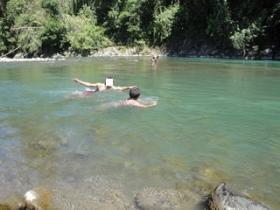 Grande propriété avec vue sur la forêt de Pacuare et potentiel de développement