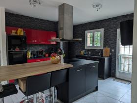 Maison de plain-pied avec vue panoramique sur la montagne