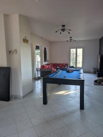 Maison de plain-pied avec vue panoramique sur la montagne