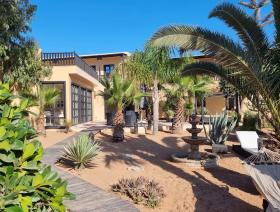 Résidence avec maison d'hôtes exclusive en bord de mer