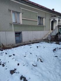 Grande maison avec cour intérieure et annexe à vendre