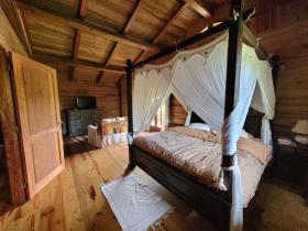 A vendre chalet unique meublé de luxe sur 5,7 ha