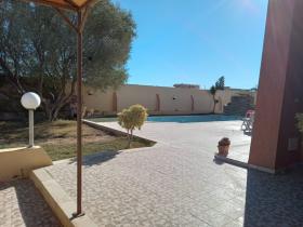 Superbe villa de 380 m2 sur deux niveaux à deux pas de la mer