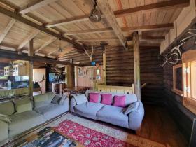 Vente d'un chalet fuste unique à Farino