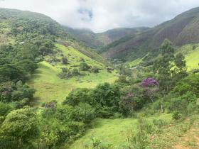 Terrain 20 ha, offrant piscines naturelles et petites chutes d’eau