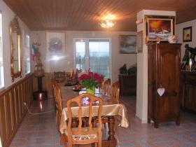 Belle maison en pierre avec piscine couverte et chauffée