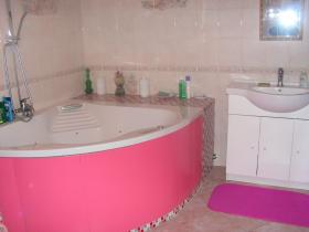 Belle maison en pierre avec piscine couverte et chauffée