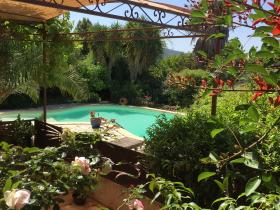 Maison de 190 m2 orientée sud avec vue dégagée sur jardin arboré