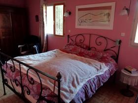 Maison de 190 m2 orientée sud avec vue dégagée sur jardin arboré