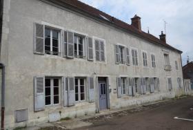 Grande Maison Bourgeoise dans village viticole - investissement locatif