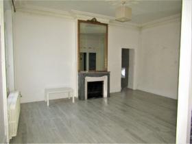 Grande Maison Bourgeoise dans village viticole - investissement locatif